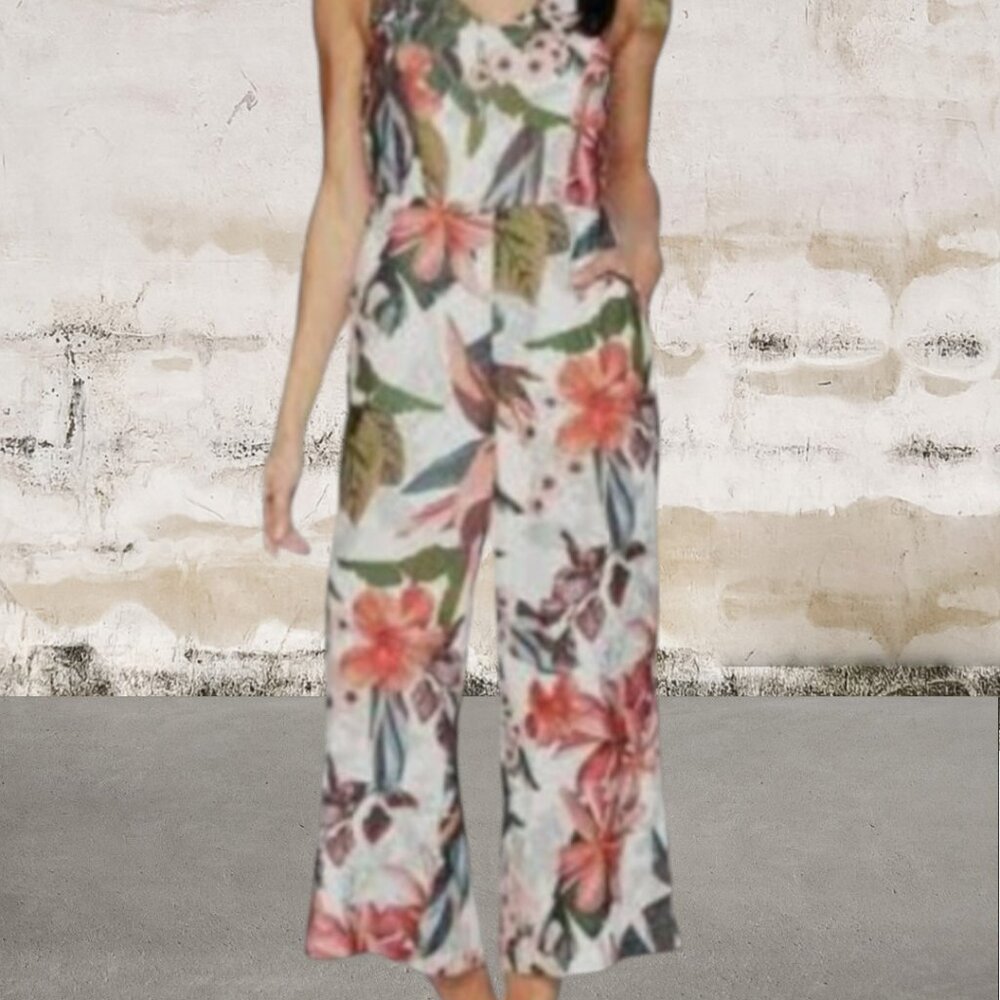 Romeo & Juliet Couture Floral Jumpsuit with Pockets Size Small